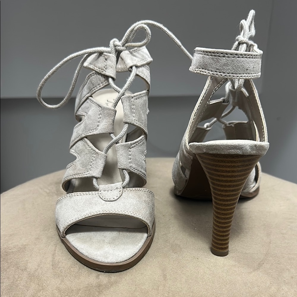 Simply Vera Vera Wang Gray Lace-Up Heels